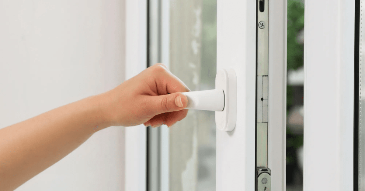 Секрет пластиковых окон: как поставить их на "зимний режим", чтобы экономить газ