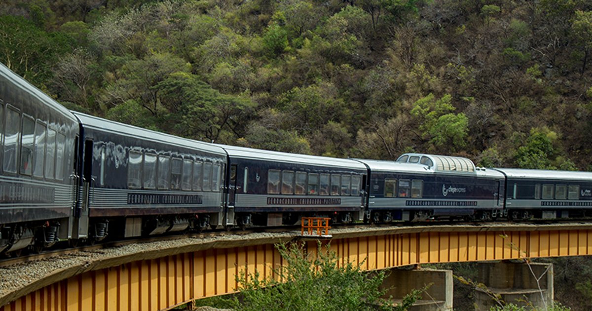 Строили почти 90 лет: как выглядит самый красивый железнодорожный маршрут в мире (видео)