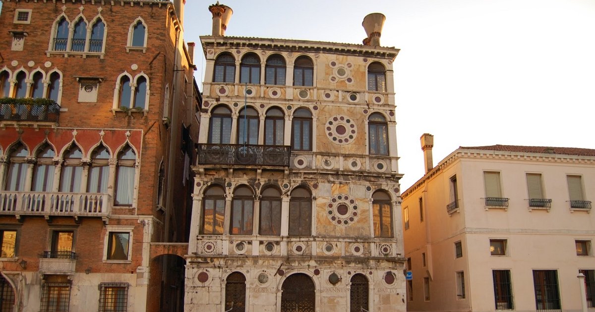 В Венеции продают "проклятый" палаццо с кровавой историей, но прекрасным видом (видео)
