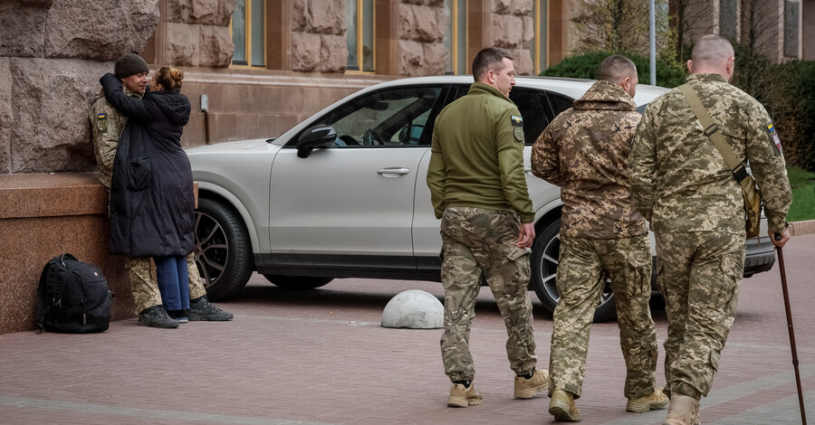 Зеленский подписал закон о повышении штрафов за нарушение военного учета в 20 раз