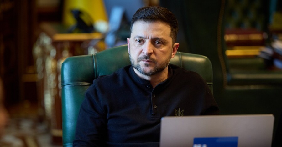 Зеленский ввел санкции против 56 морских судов, воровавших украинское зерно