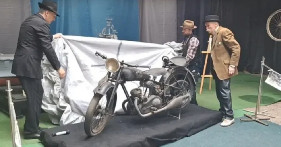 Во Львовской области нашли редкий немецкий мотоцикл, который пролежал в земле более 80 лет