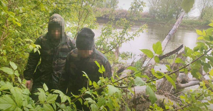 Двое мужчин переплыли Западный Буг, чтобы вернуться из-за границы в Украину