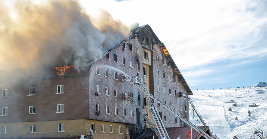 В Турции 11 человек приговорили к пожизненному сроку из-за пожара на курорте Болу