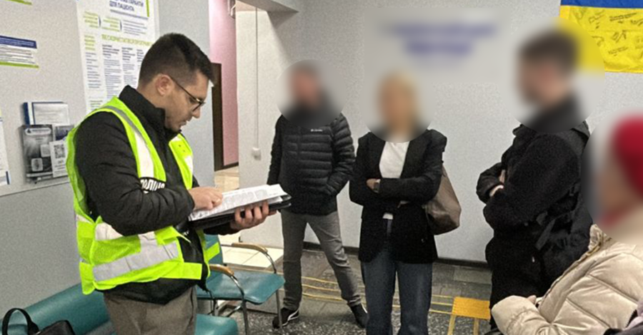 Полиция раскрыла десятки схем с медуслугами - обыски проходили по всей стране