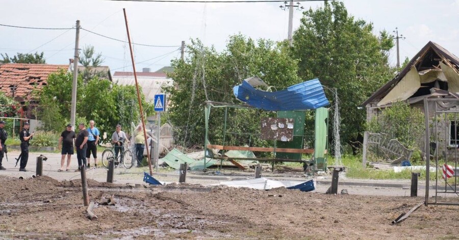 Под Запорожьем РФ атаковала остановку общественного транспорта, погибли три человека