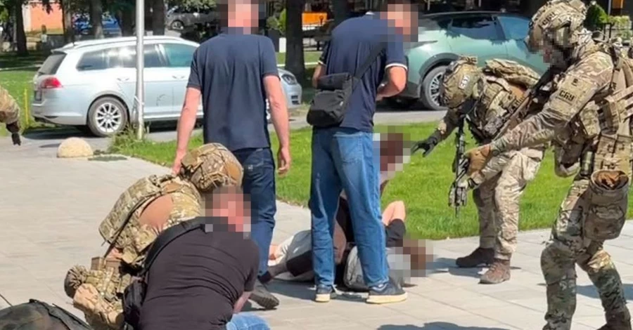 В Черновцах иностранцы подожгли опорную электроподстанцию по заданию РФ – их задержала СБУ