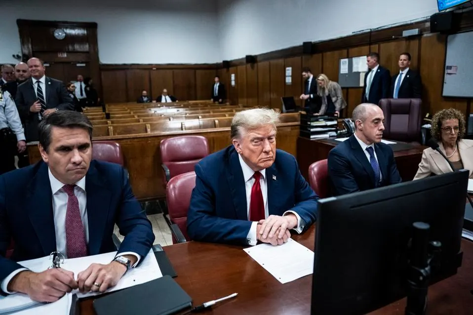 Журналісти стверджують, що Трамп куняв під час першого кримінального суду в Нью-Йорку