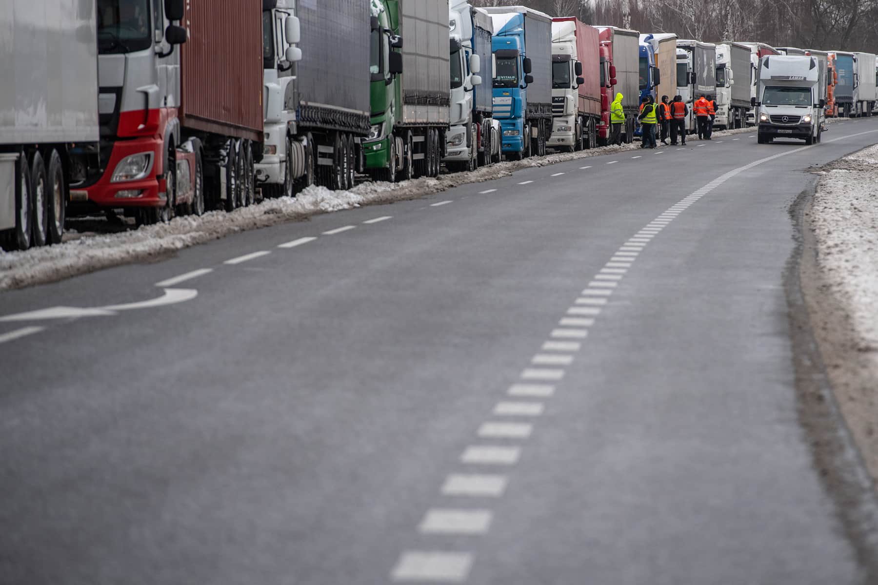 Польські протестувальники продовжують блокаду вантажівок на чотирьох КПП