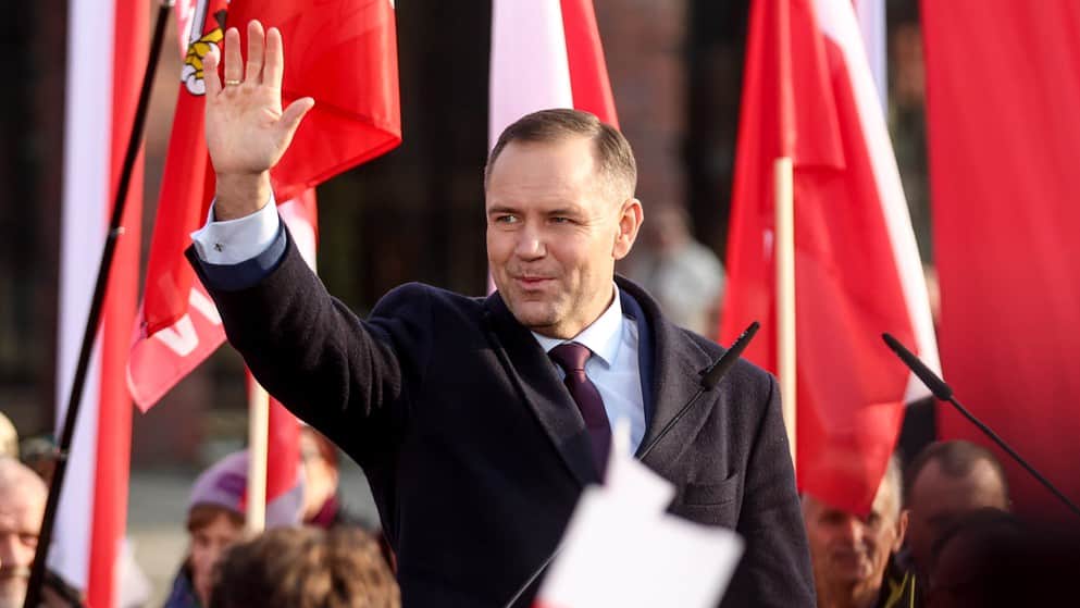 Президент Навроцький очолює рейтинг довіри серед поляків, на другому місці Сікорський