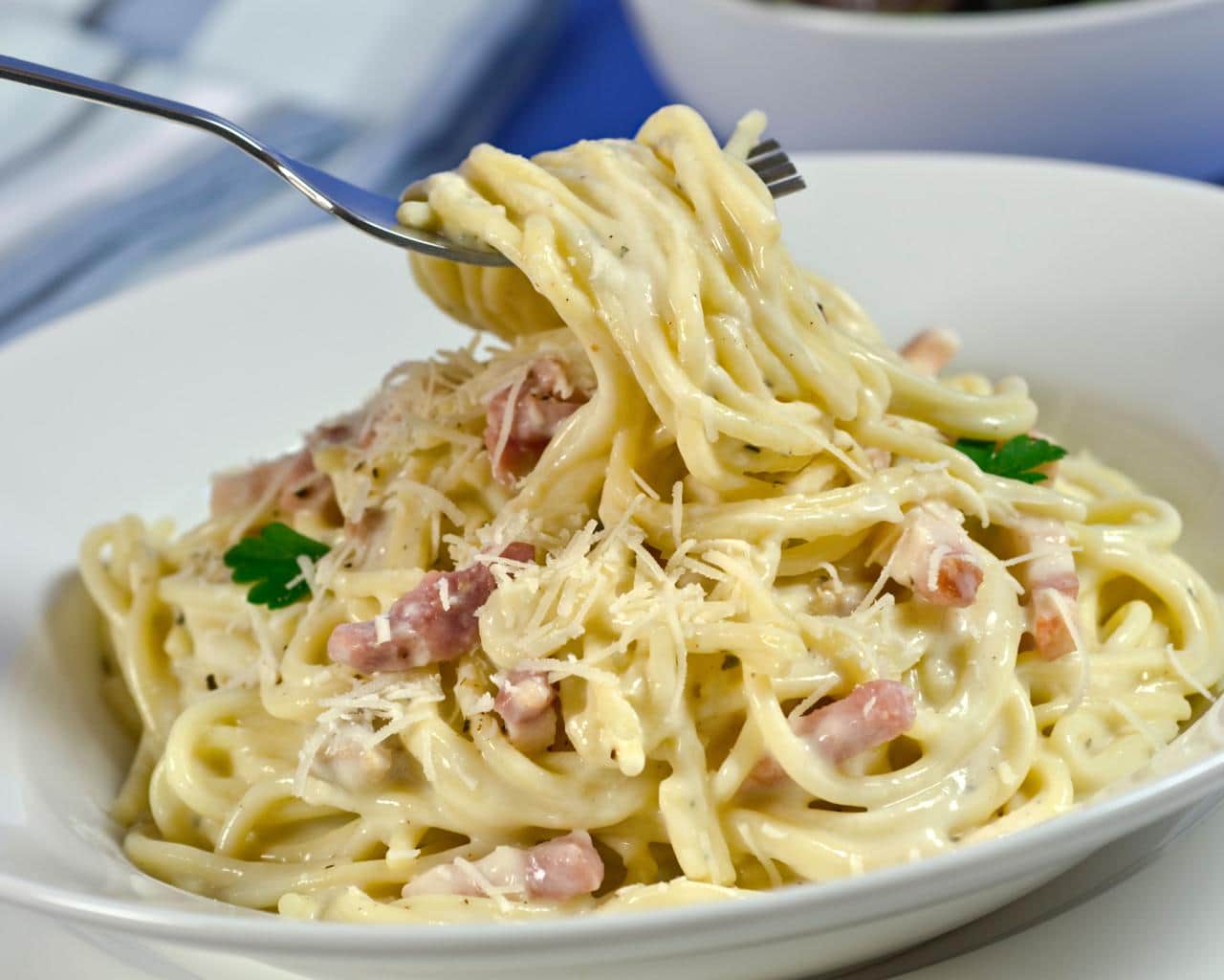 В Італії обурились "несправжніми" італійськими соусами у супермаркеті Європарламенту