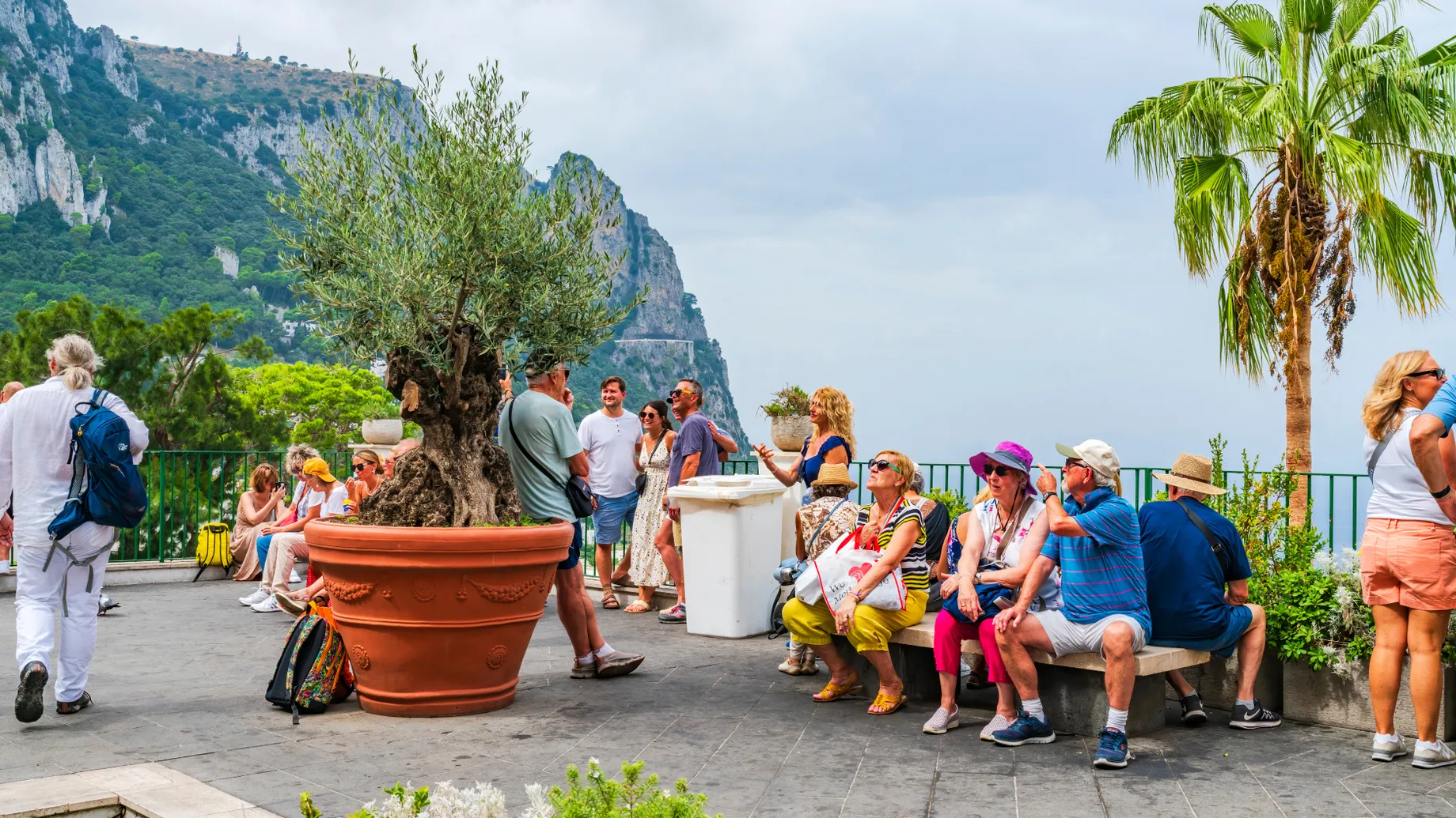 Популярний італійський острів обмежує розмір груп відвідувачів