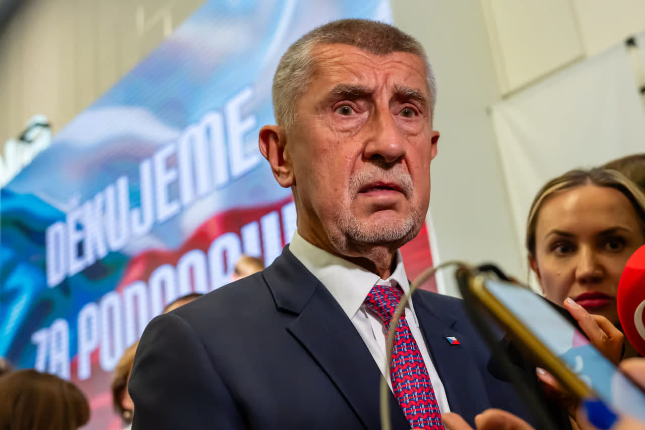 Бабіш обговорив із генсеком НАТО збільшення оборонних витрат Чехії