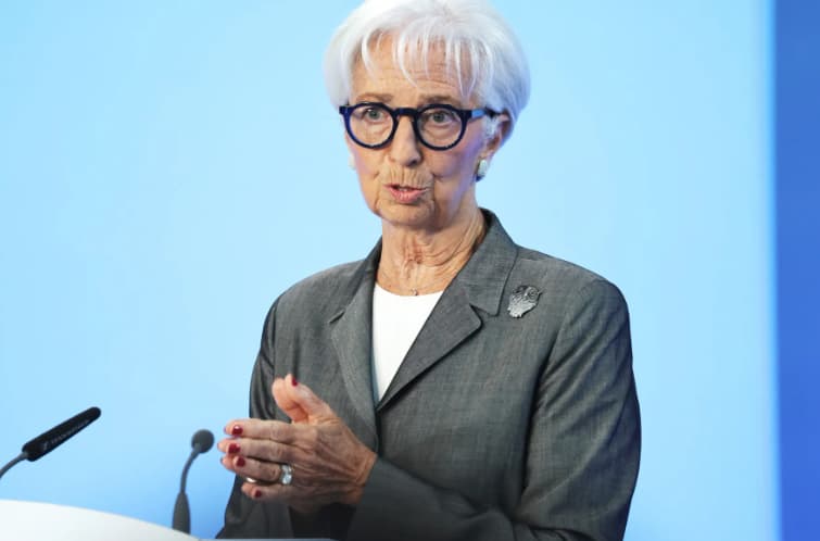 Bloomberg: голова ЄЦБ, схоже, готова очолити Всесвітній економічний форум