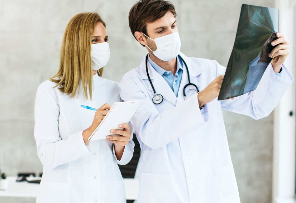 Крим без лікарів: Окупанти пропонують мільйони, щоб закрити кадрову діру