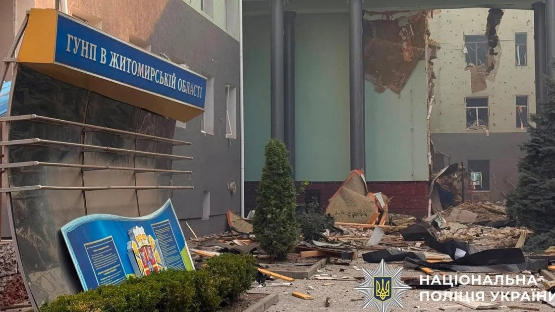 Удар по Житомиру: росіяни поцілили в будівлю Нацполіції, є загиблі (ВІДЕО)