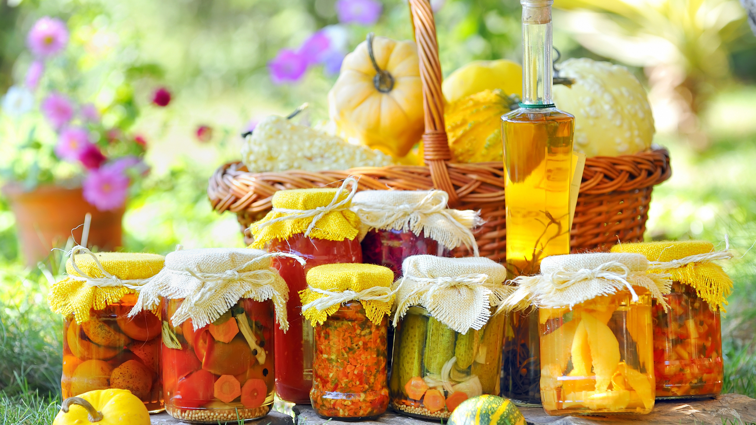 Скільки можна зберігати домашні закрутки: коли та що їсти не можна