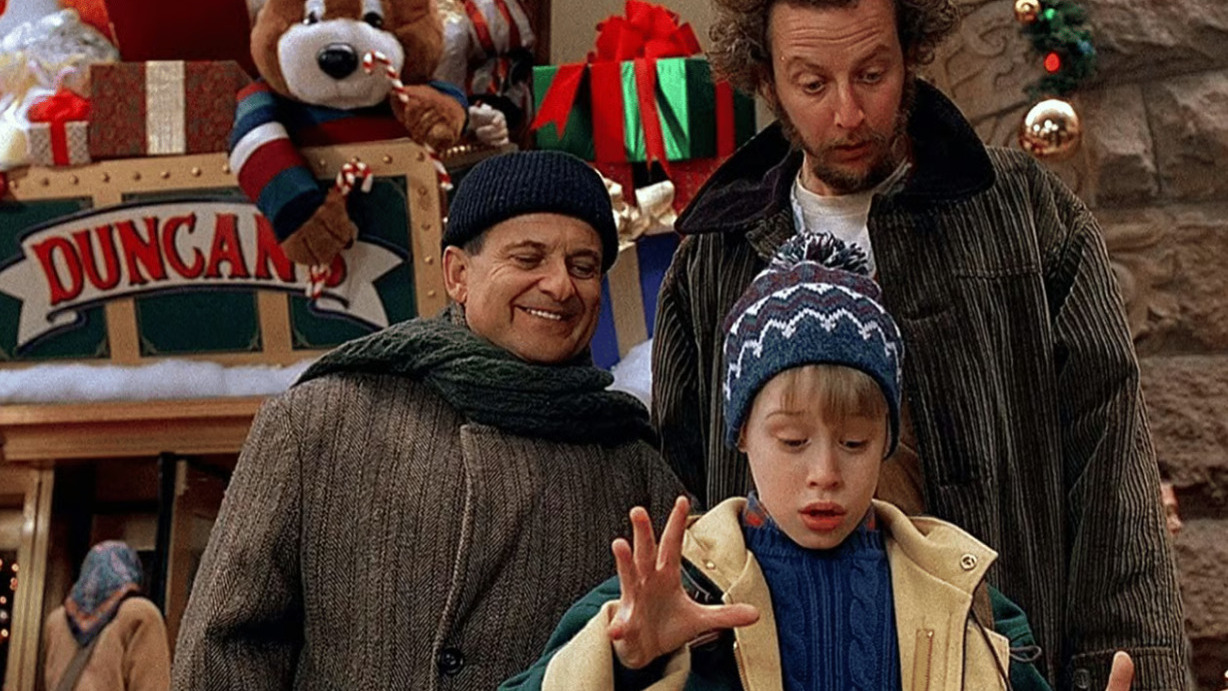 Викликав повію: Зірку «Сам удома» затримали в готелі (ФОТО)