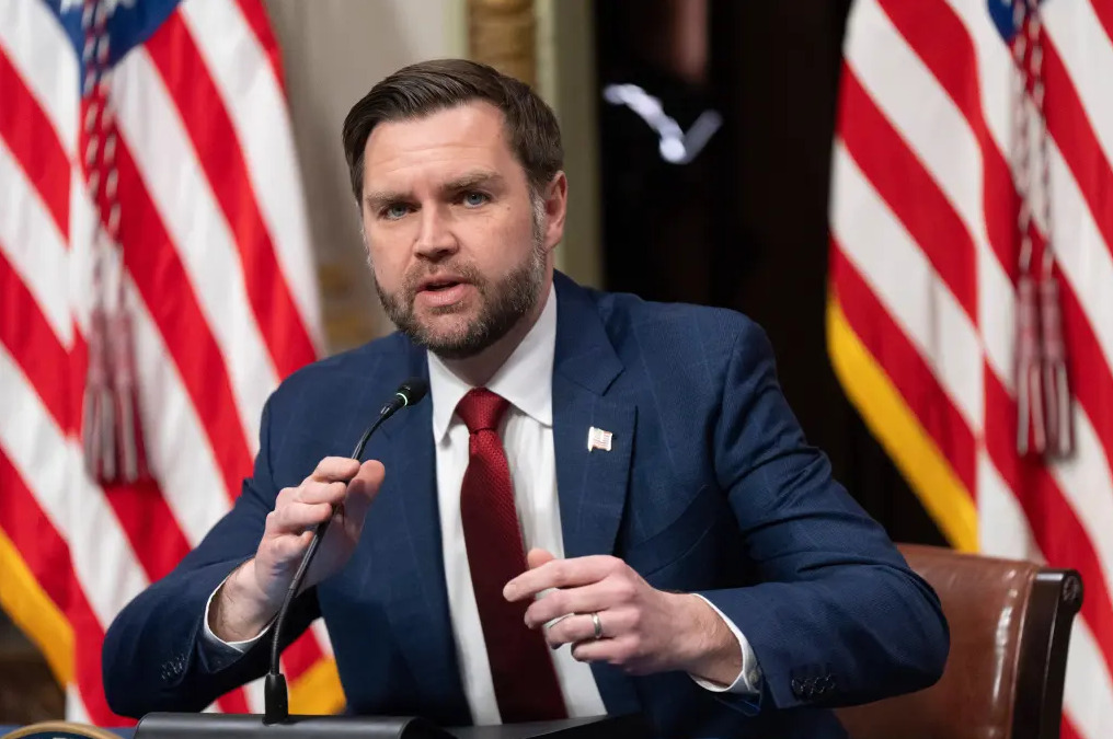 Джей Ді Венс заявив: НЛО — це демони, а не інопланетяни (ФОТО)