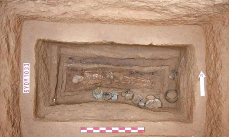 В китайской гробнице периода Чжоу найдена коллекция из 430 погребальных предметов(Фото)