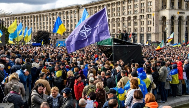 Україна входить до десятки держав, де народ відчуває свій вплив на політику