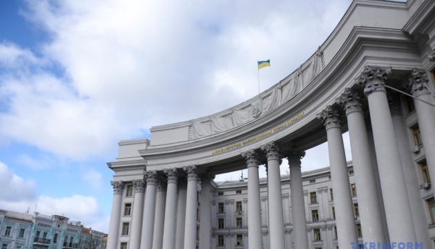 МЗС - після нових обстрілів: Потрібні жорсткіші санкції проти нафтового, газового та фінансового секторів РФ