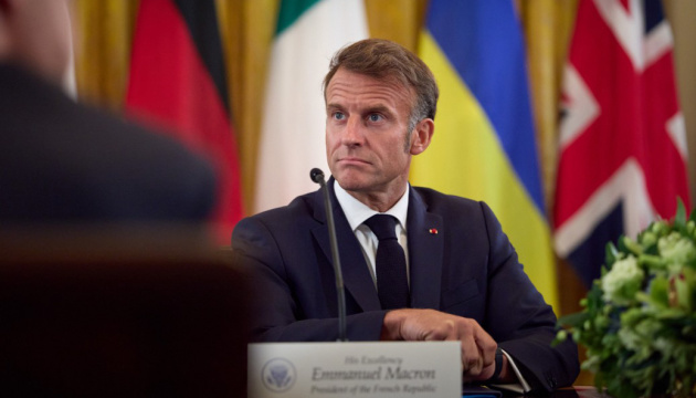 Росія не має наміру обговорювати план миру і припиняти вогонь - Макрон