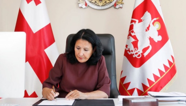 Президентка Грузії помилувала засудженого учасника мітингів проти законопроєкту про «іноагентів»