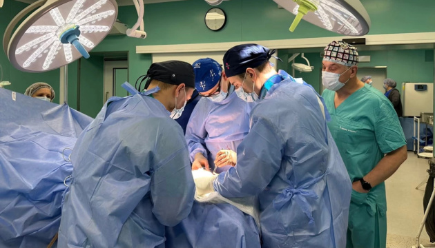 У Львові лікарі відновили пораненому військовому 12,5 сантиметра кістки