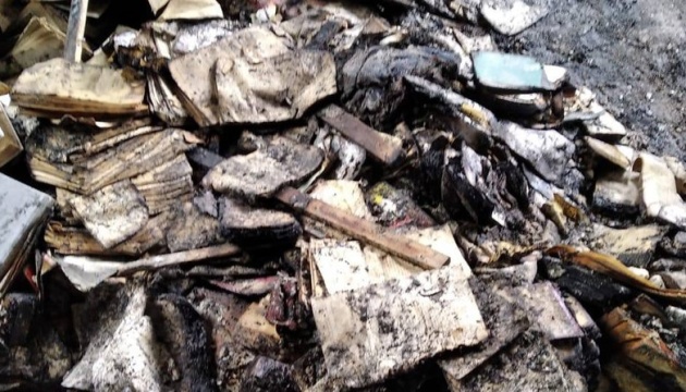 У бібліотеці на Чернігівщині внаслідок атаки дрона знищені 24 тисячі книг