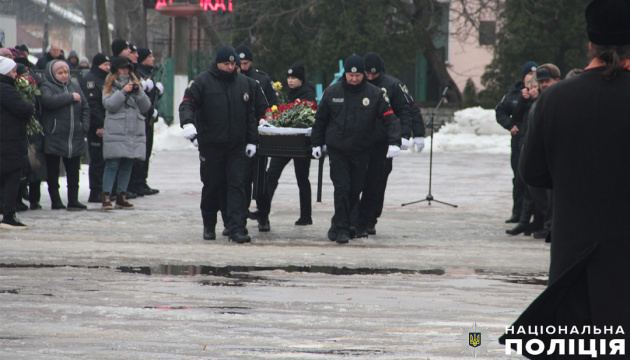 На Чернігівщині попрощалися з поліцейським, який загинув унаслідок російської атаки