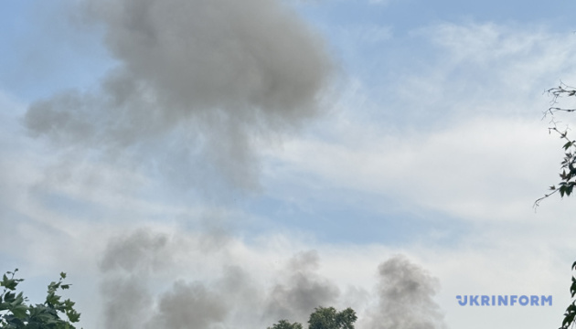 У Херсоні російській дрон атакував цивільне авто, троє поранених