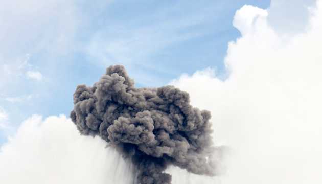 У Криму вночі лунали вибухи, є приліт біля аеродрому на мисі Херсонес - соцмережі