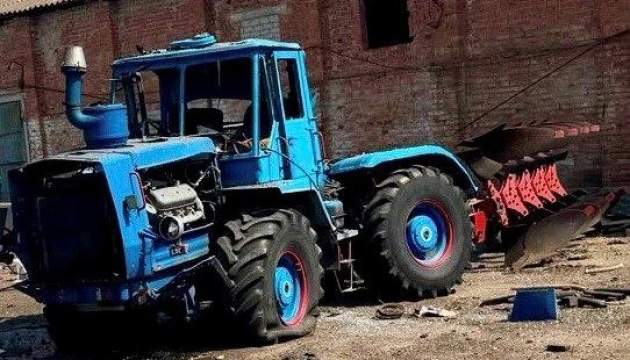 Війська РФ ударили по Дніпропетровщині: пошкоджені сільгосппідприємство, будинок та автівки