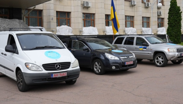 Житомирська ОВА та естонські партнери передали Силам оборони 14 автомобілів
