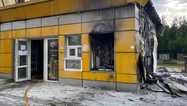 Загарбники з вечора атакували Чернігівщину дронами - поранена жінка, є руйнування