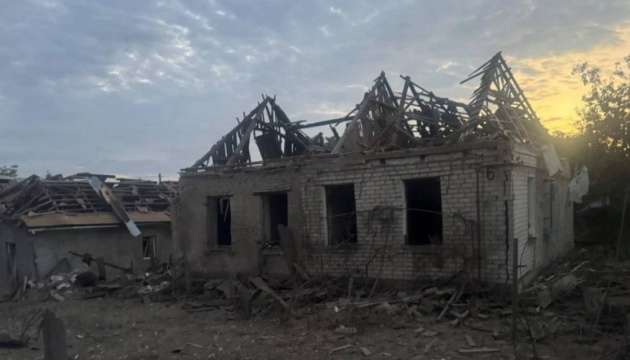 Ворог атакував Запоріжжя КАБами, зруйнований будинок, під завалами може знаходитися людина