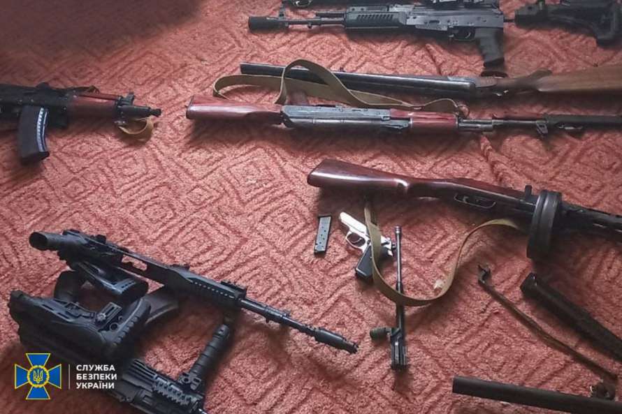 Торговцев оружием задержали в разных регионах Украины