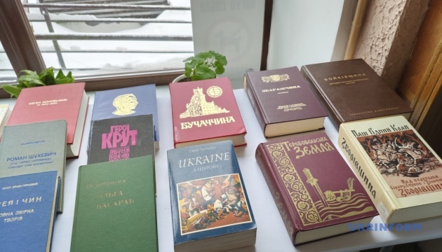 Тернопільський музей презентував унікальні книги та бібліотечні матеріали від українців з Торонто