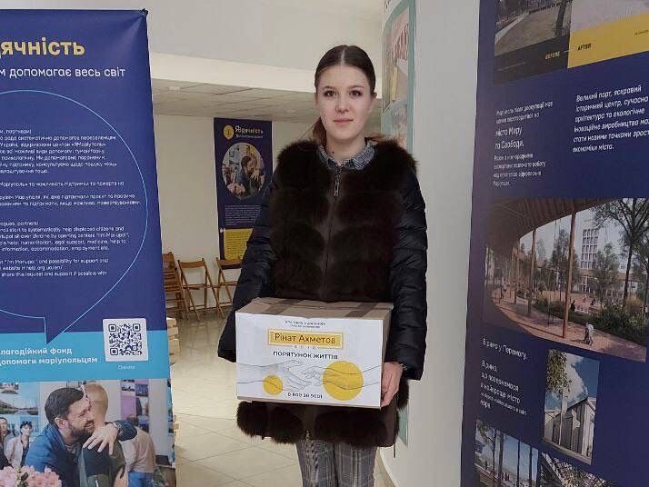 Переселенцы в Одессе получили гигиенические наборы от Фонда Рината Ахметова