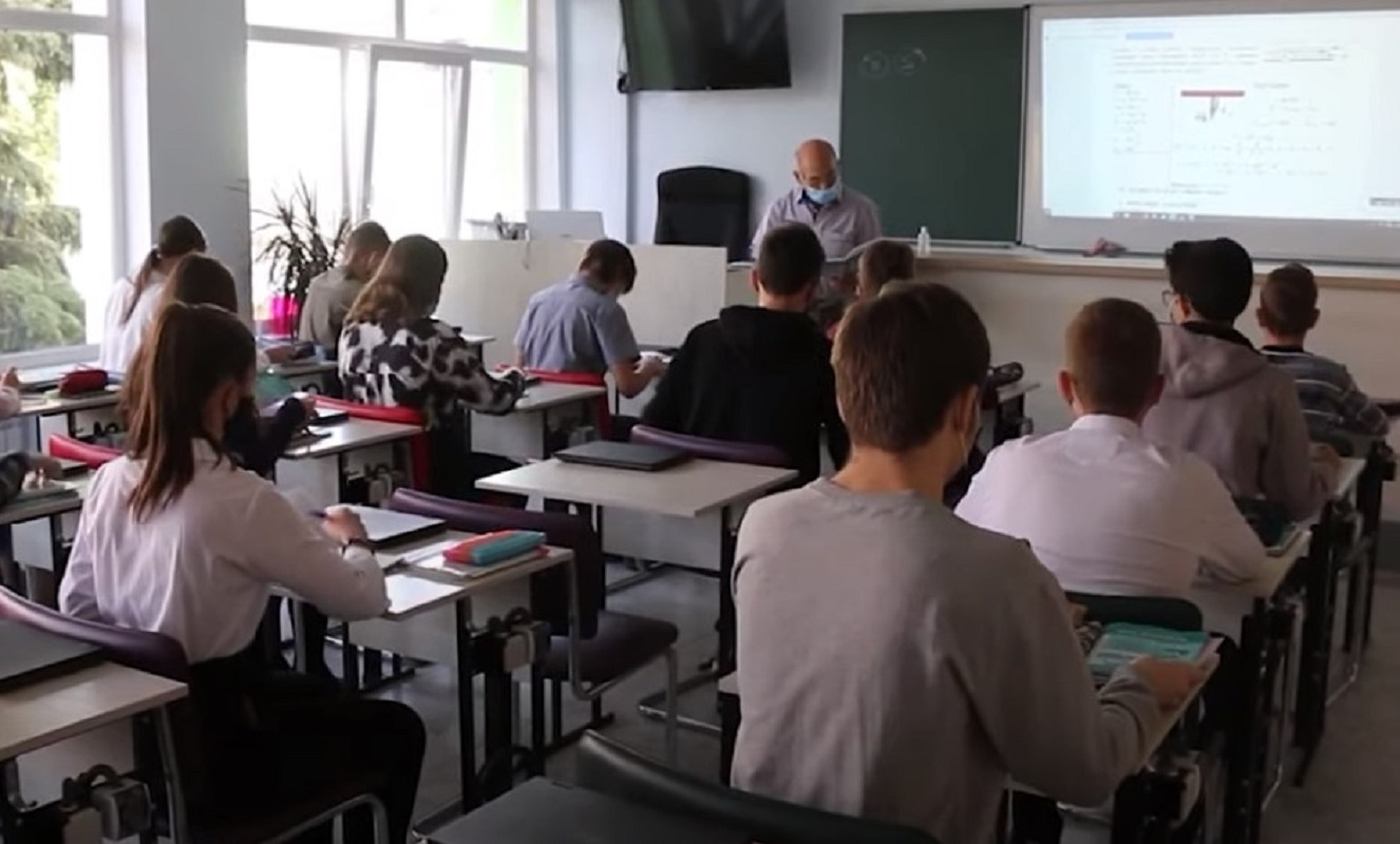 Надбавку до зарплати дадуть не всім учителям: кого торкнеться підвищення