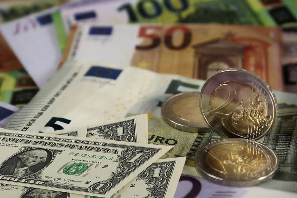 Курс валют на 29 березня: що відбувається з доларом, євро і злотим