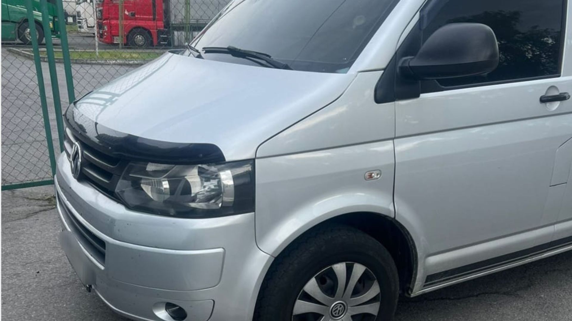 На кордоні з Угорщиною виявили викрадений автомобіль (ФОТО)