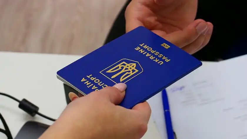 Видача паспортів за кордоном: відомо категорії чоловіків, які зможуть отримати документ