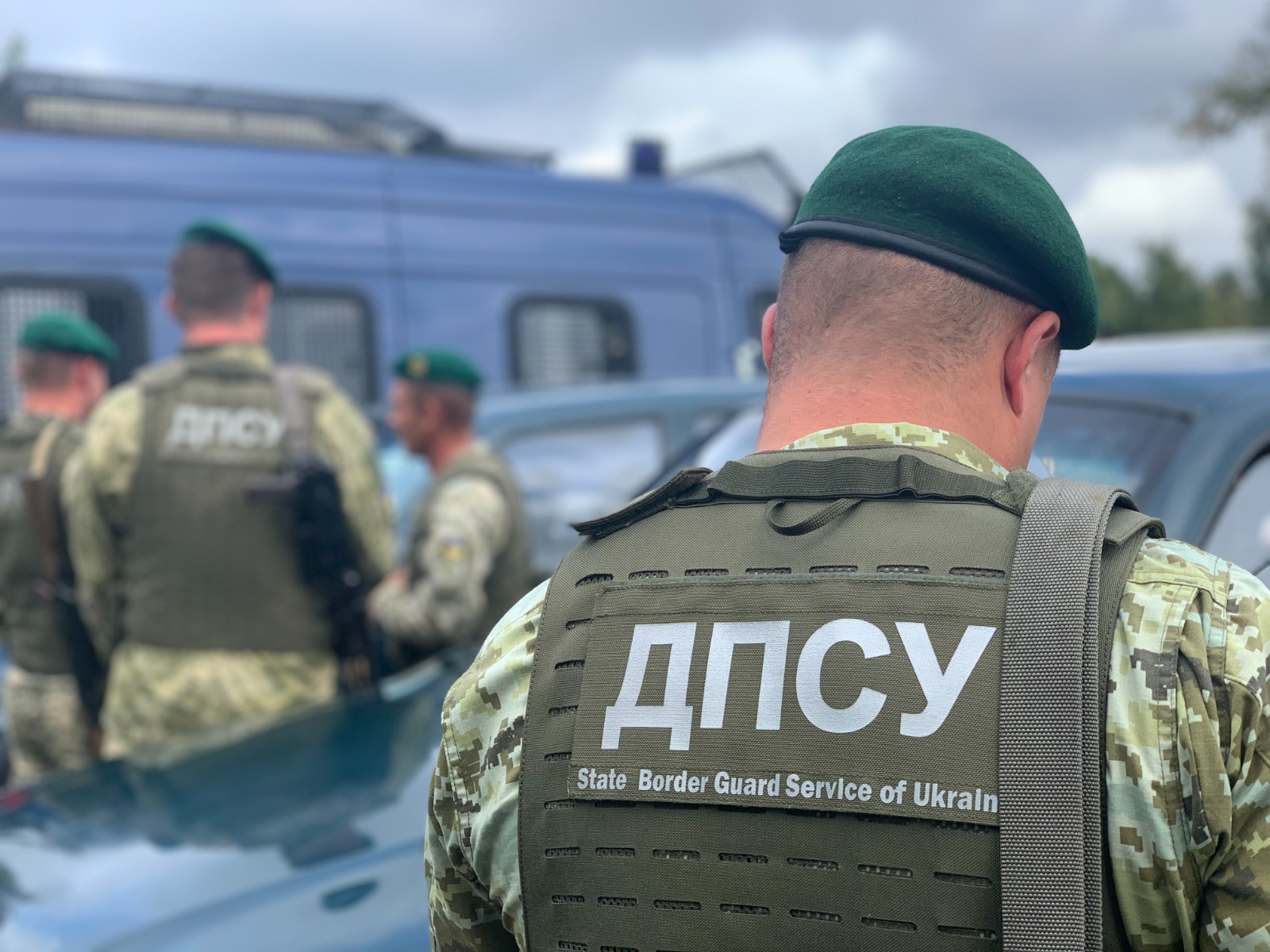 Кримінальні прогулянки Закарпаттям набирають масштабів: за 500 метрів до кордону затримали ще кількох "чорних туристів"...