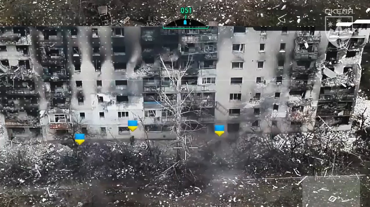 Взорвали дом: зачистку стратегического микрорайона Купянска показали в ВСУ 📹