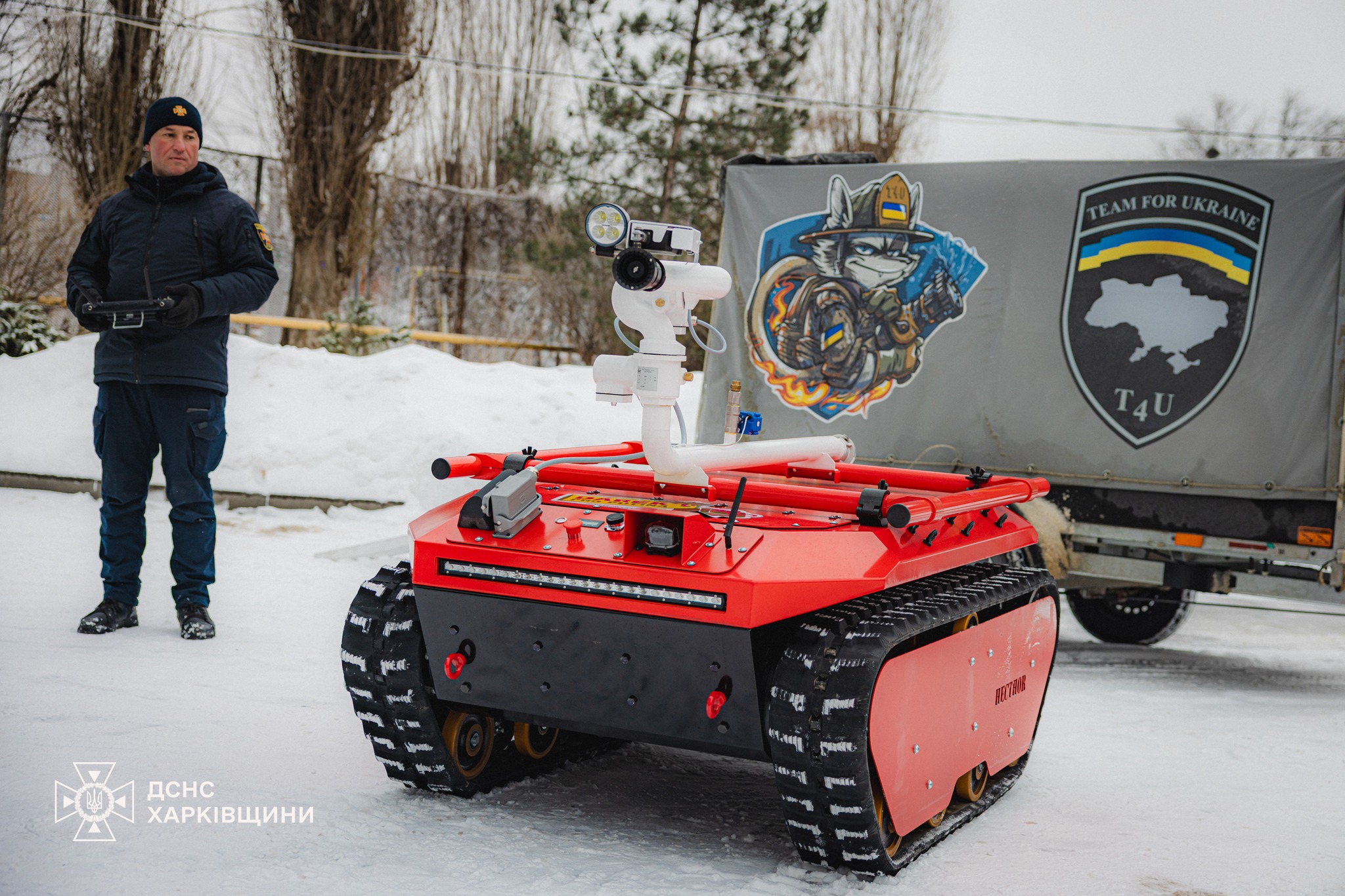 Робота получили в подарок харьковские чрезвычайники: что он может (фото)