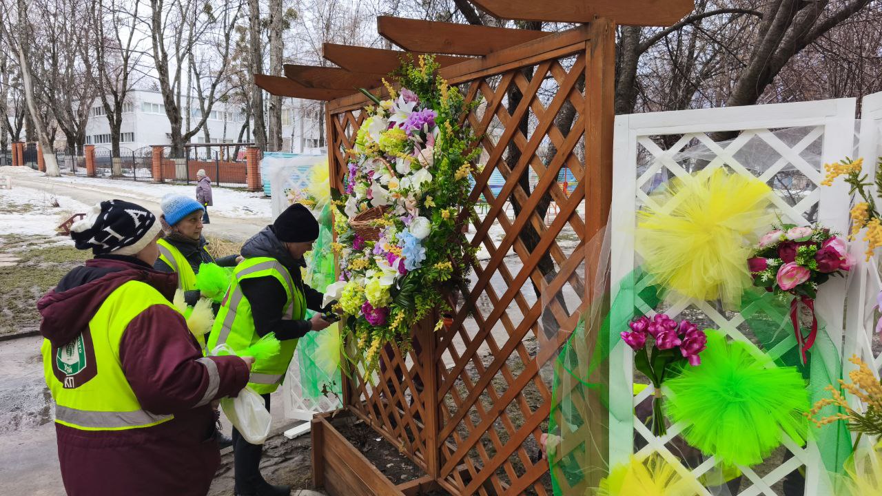 Романтическую фотозону обустроили к 8 марта в Харькове (фото)