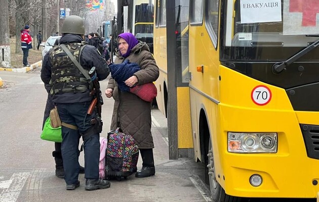 Из прифронтовой громады на Харьковщине эвакуируются люди: количество желающих выехать растет