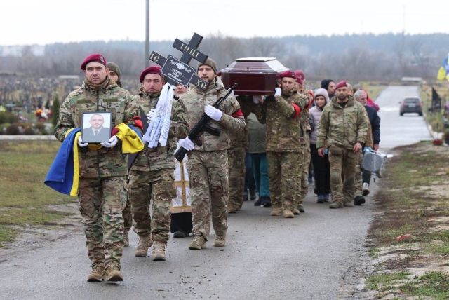 В Харькове похоронили полицейского, убитого россиянами (фото)